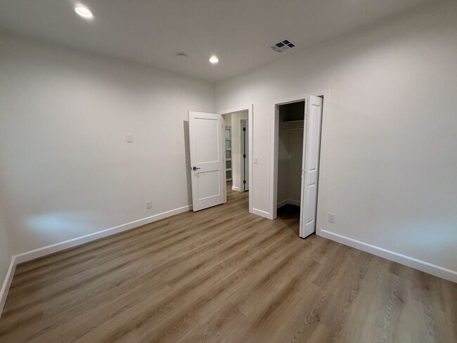 Building Photo - 2947 Dalton Ave