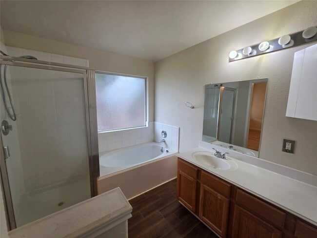 Building Photo - 2403 Pinpoint Dr