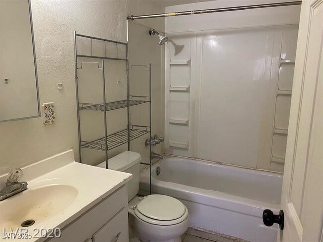 Building Photo - 625 S Royal Crest Cir