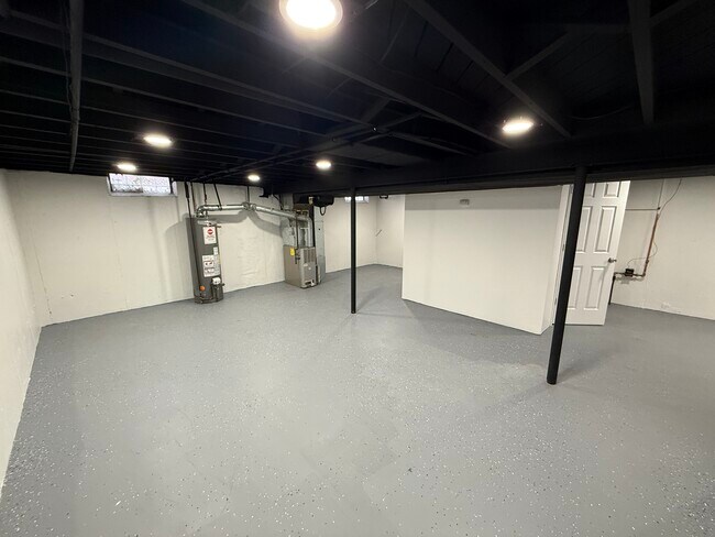 Building Photo - 310 W Princeton Ave