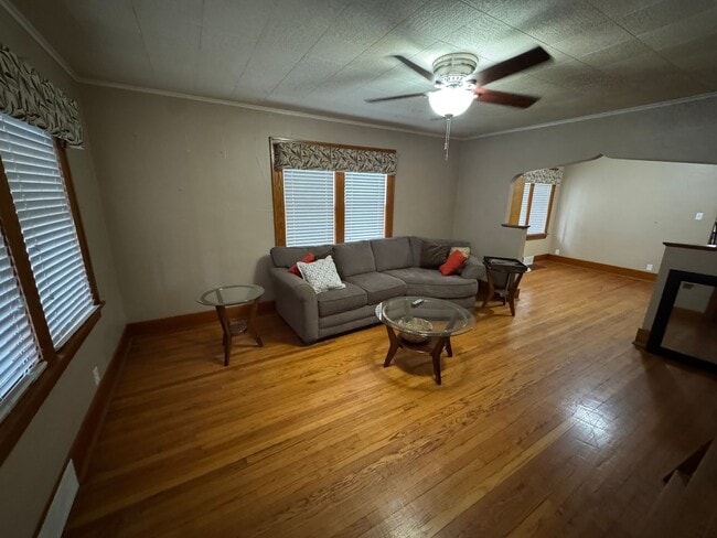 Building Photo - Main level house