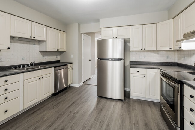 Building Photo - Stunning 3 Bedroom Home!