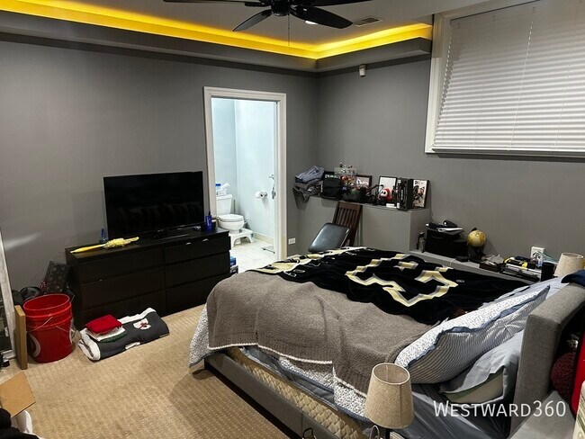 Building Photo - 2629 N Ashland Ave