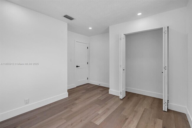 Building Photo - 3732 SW 16th St
