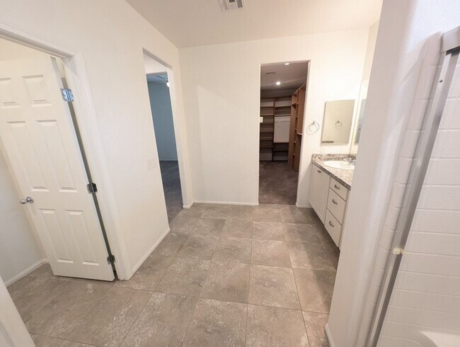 Building Photo - 4811 Shady Chestnut Ct