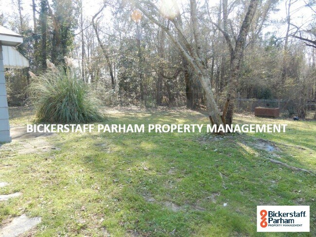 Building Photo - Brick Home Located Off Of Schatulga Rd! Wi...