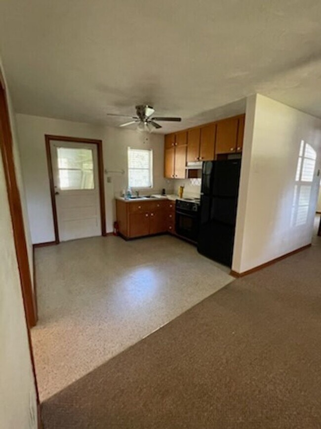 Building Photo - 4316 SW Deepwater Ct