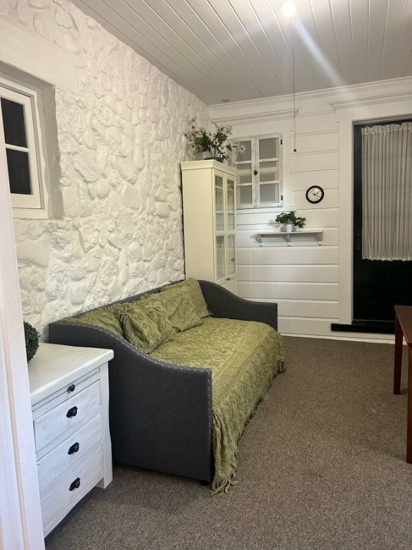 Building Photo - 155 Madrone Ave