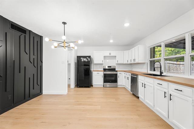 Building Photo - 421 Parkvale Ln