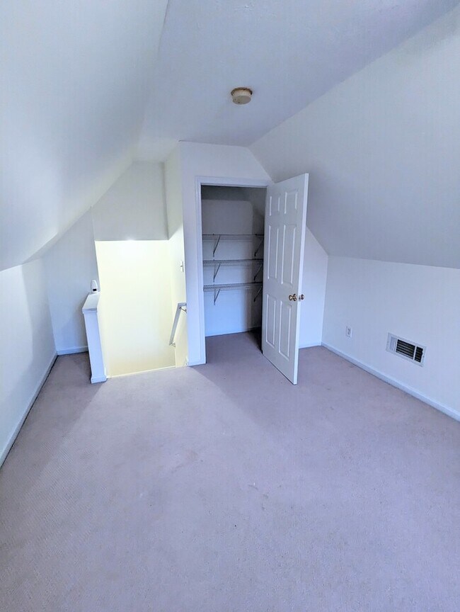 Building Photo - House 3 beds 2.5 baths