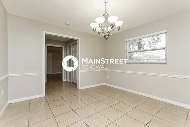 Building Photo - 4 Bedroom Pet-Friendly Home in ORLANDO, FL with Main Street Renewal