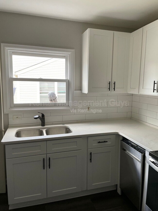 Building Photo - 3714 Kipling Ave