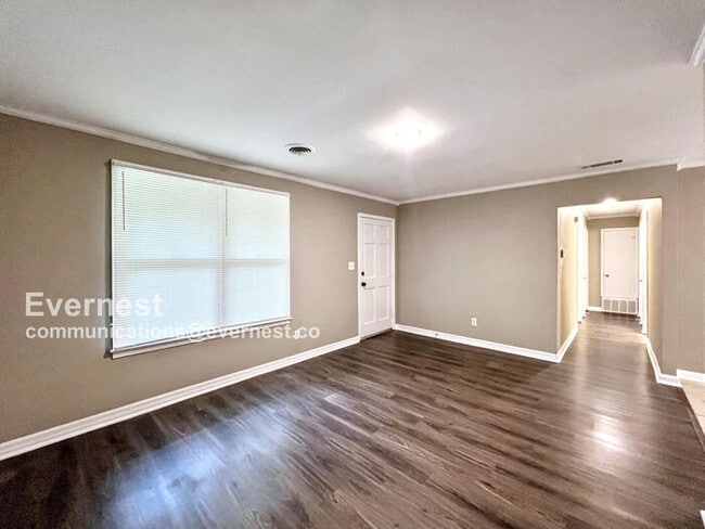 Building Photo - 3685 Woodland Dr
