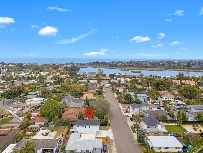 Building Photo - Introducing a stunning newly constructed t...