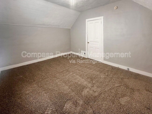 Building Photo - 142 Page St NE