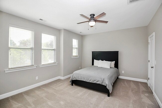 Building Photo - 2609 Statesville Ave