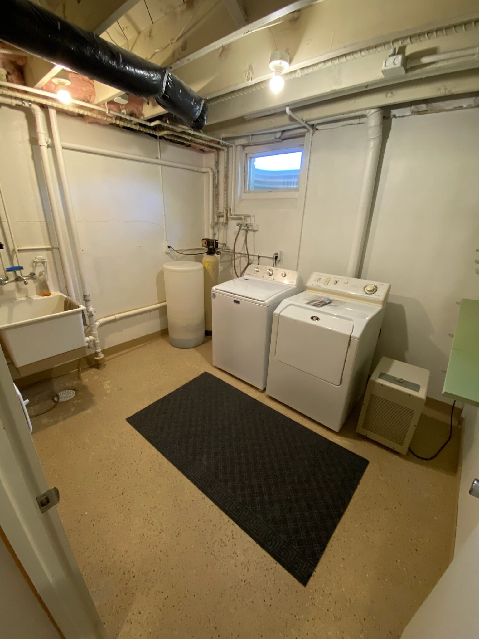 Laundry - 3509 Aquila Ave S