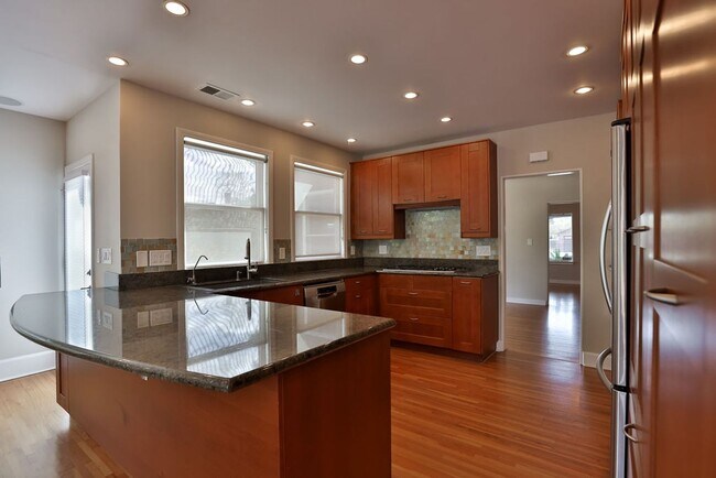 Building Photo - 1020 Madison Ave