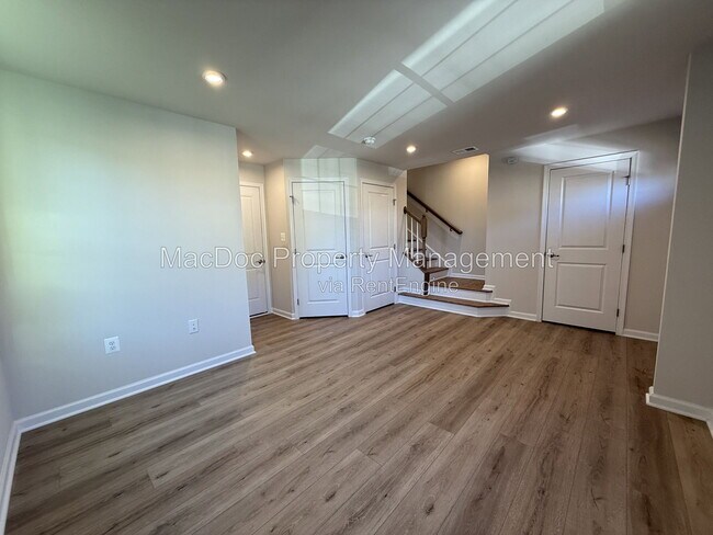 Building Photo - 1100 Rampart Dr