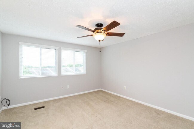 Building Photo - 3348 Raccoon Ct