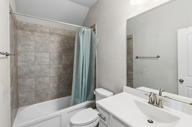 Building Photo - 4435 Bearberry Ave