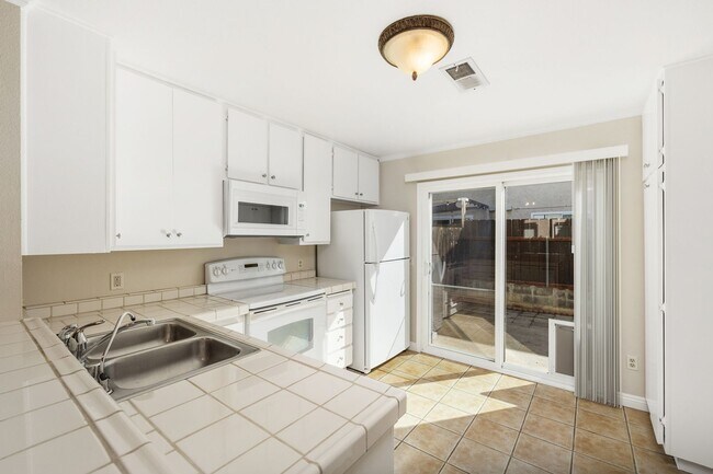 Building Photo - PEAC87