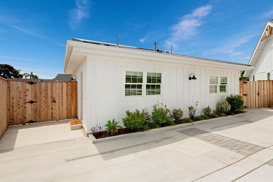 Building Photo - 2103 Loquat Pl