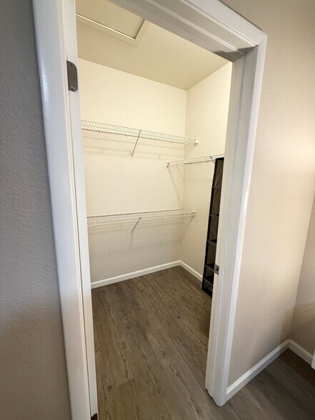 Building Photo - 251 S Green Valley Pky