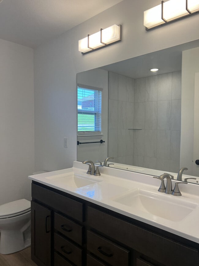 Building Photo - 3713 Swan Ct