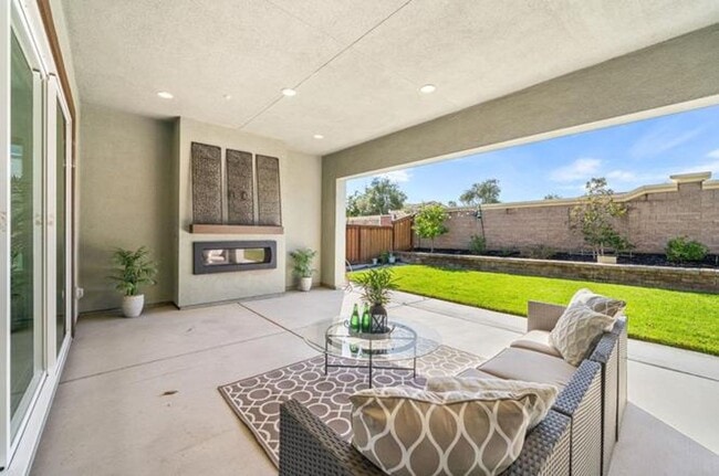 Building Photo - GORGEOUS 3300 Sqft Single Story 4 Bed 3.5 Bath House in Brentwood