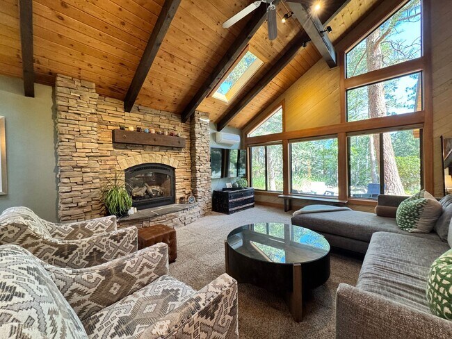 Building Photo - FOR RENT: FURNISHED LONG-TERM EXTREMELY CO...