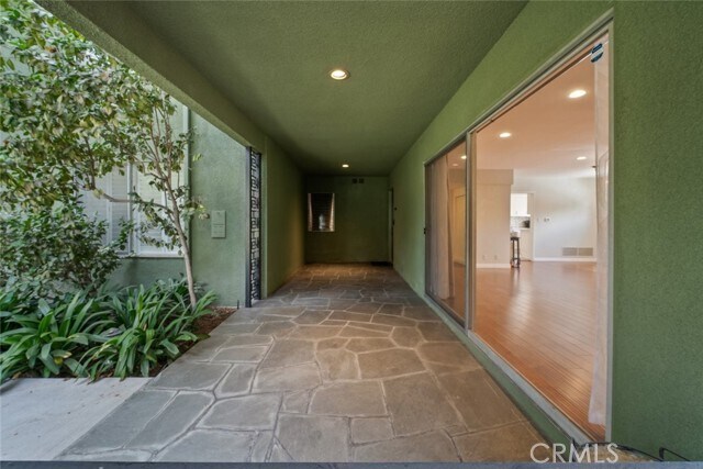 Building Photo - 1209 S Orange Grove Blvd