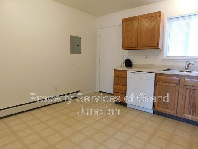 Building Photo - 433 Pendleton St