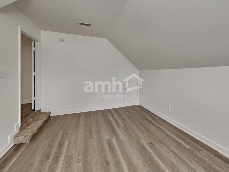 Building Photo - 3013 Community Cir