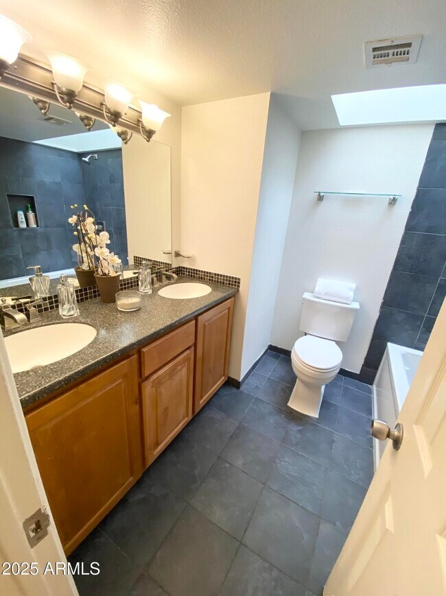 Building Photo - 3638 E Monterosa St