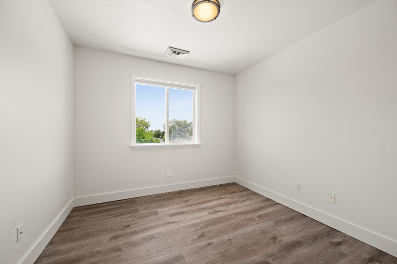 Building Photo - 3860 McCall St E