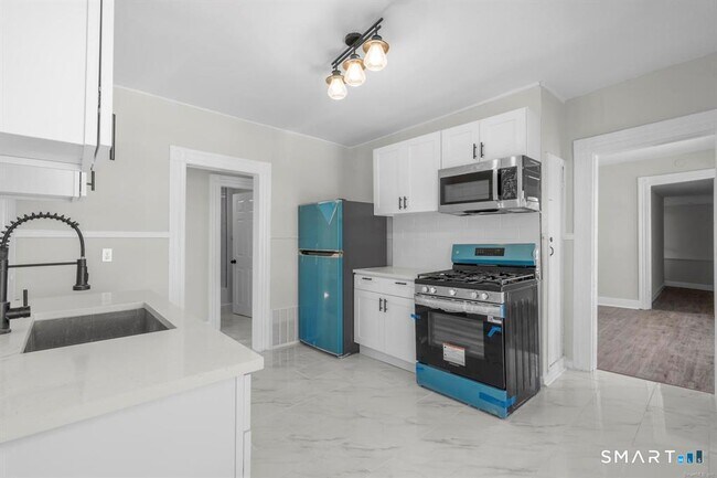 Building Photo - 725 Beechwood Ave