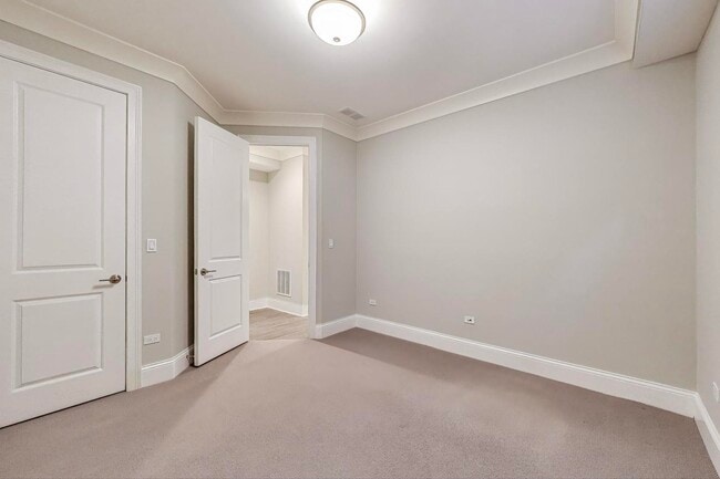Building Photo - 2038 N Burling St