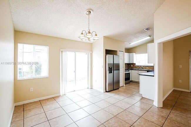 Building Photo - 1906 SW 123rd Ave