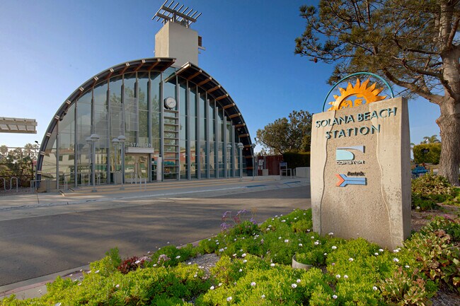 Solana Beach Train Station - 544 Via De La Valle