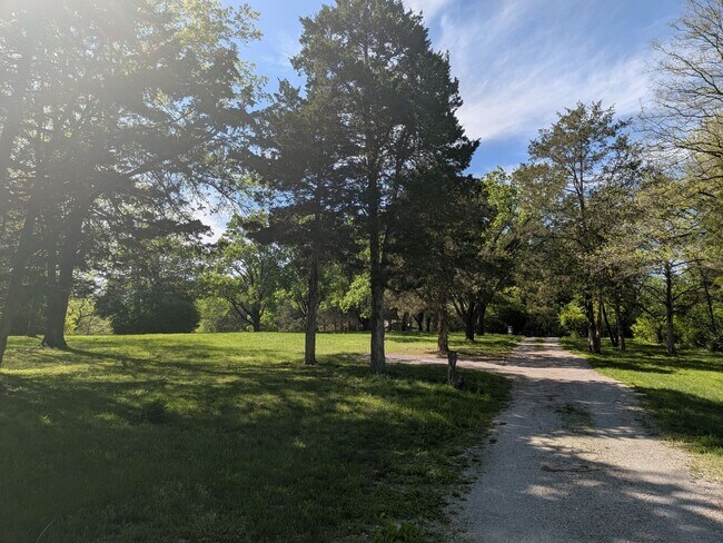 Building Photo - 7802 Rollingwood W Dr