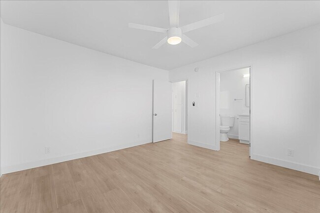 Building Photo - 21722 Roscoe Blvd