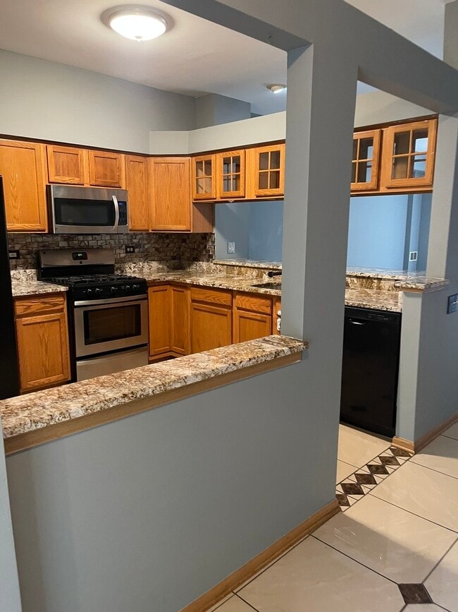 Building Photo - 703 Blossom Ct
