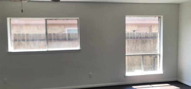 Building Photo - 1207 Park Knoll Ln