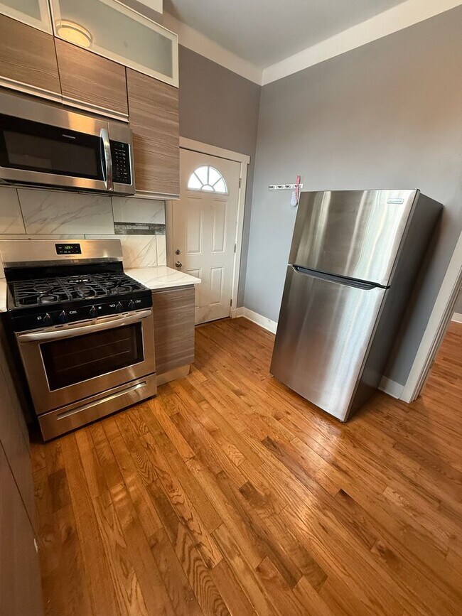 Building Photo - 438 E 49th St