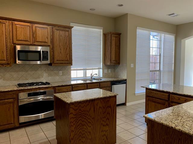 Building Photo - 1017 Somerset Cir