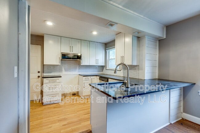 Building Photo - 2930 Primrose Cir