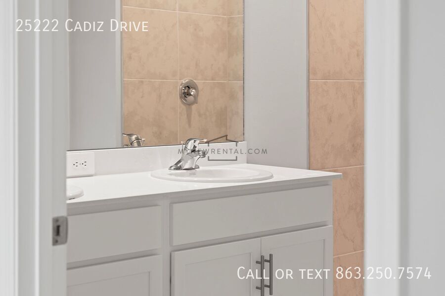 Building Photo - 25222 Cadiz Dr