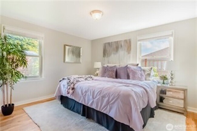 Building Photo - 5Bd/2Ba Seattle Home