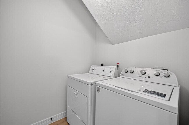Building Photo - 3702 Cedar Valley Dr